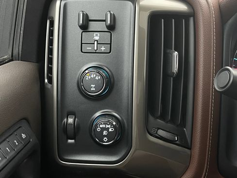 Used 2019 Chevrolet Silverado 2500 High Country w/ Duramax Plus Package AWD/4WD image 22