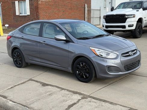Used 2016 Hyundai Accent SE FWD image 4