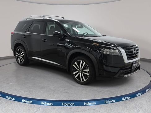 Used 2025 Nissan Pathfinder Platinum w/ Cargo Package AWD/4WD image 4