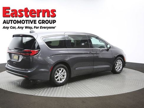 Used 2023 Chrysler Pacifica Touring-L FWD image 44