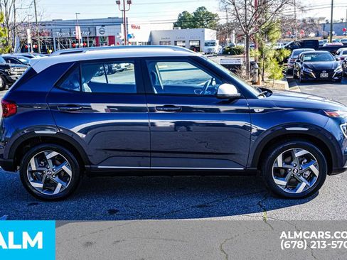 Used 2024 Hyundai Venue Limited image 9