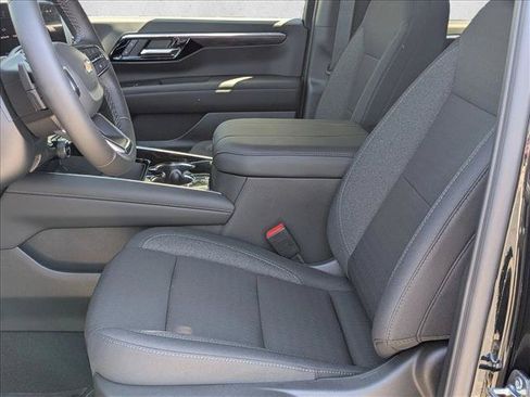 Used 2026 Chevrolet Suburban LS RWD image 3