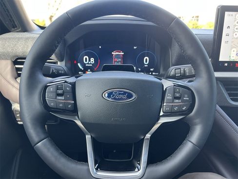 New 2026 Ford Explorer Platinum image 9