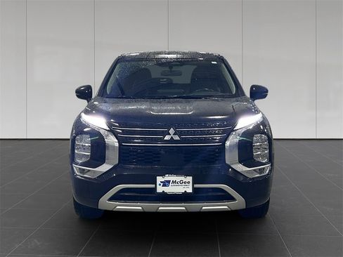 Used 2024 Mitsubishi Outlander SE Black Edition image 8