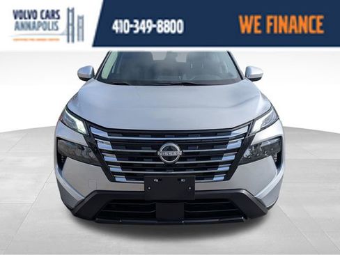 Used 2024 Nissan Rogue SV AWD/4WD image 3