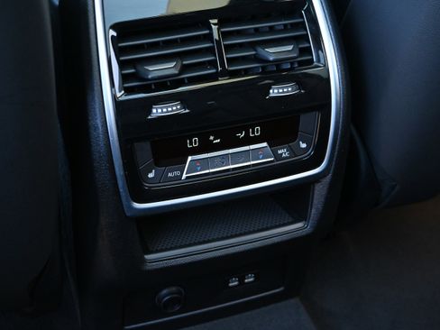 Certified 2026 BMW X7 xDrive40i w/ M Sport Package AWD/4WD image 32