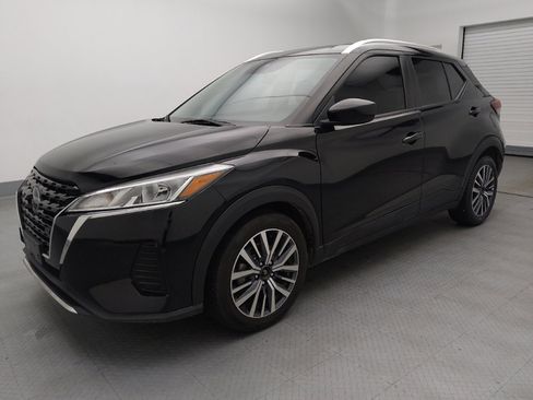 Used 2021 Nissan Kicks SV image 2