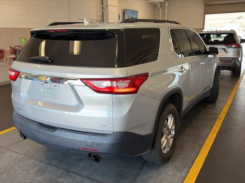Used 2020 Chevrolet Traverse LT FWD image 2