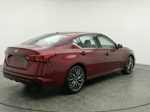 Used 2025 Nissan Altima 2.5 SV FWD image 9