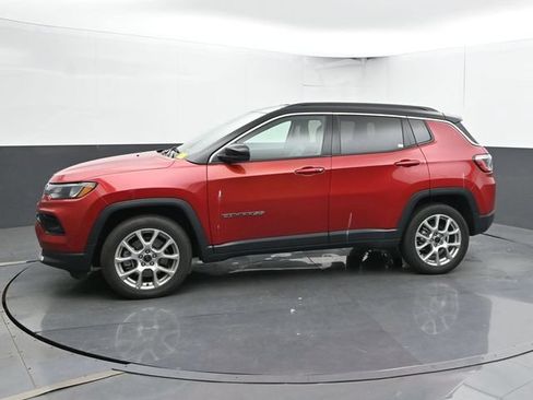 Used 2025 Jeep Compass Limited AWD/4WD image 8