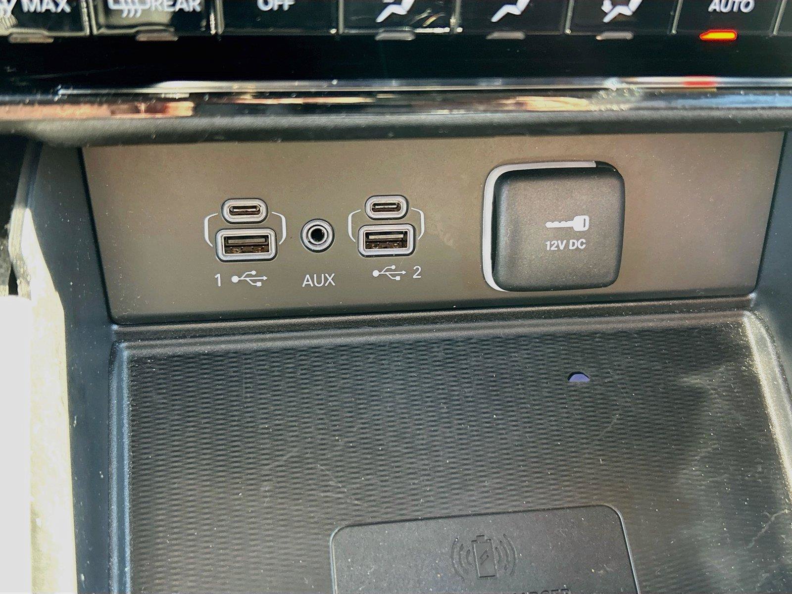 Used 2023 Jeep Grand Cherokee Laredo w/ Luxury Tech Group I AWD/4WD image 32