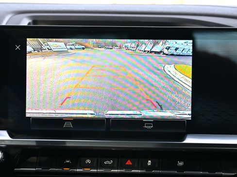 Used 2025 GMC Sierra 1500 Elevation image 16