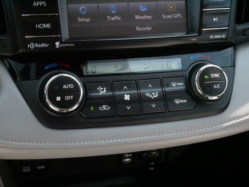 Used 2018 Toyota RAV4 XLE AWD/4WD image 23