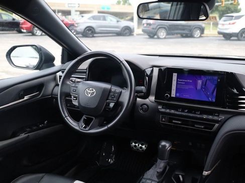Used 2025 Toyota Camry SE FWD image 22