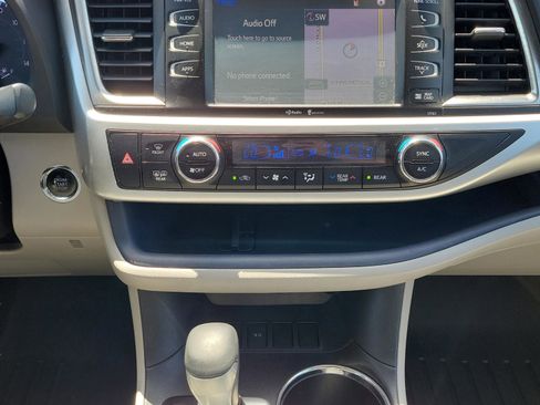 Used 2015 Toyota Highlander XLE image 15