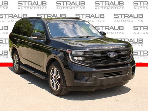 Used 2025 Ford Expedition Active AWD/4WD image 1