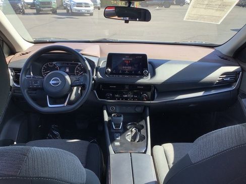 Used 2023 Nissan Rogue SV image 6