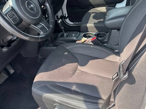 Used 2017 Jeep Wrangler Unlimited Sahara w/ Connectivity Group AWD/4WD image 7