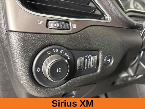 Used 2021 Jeep Cherokee Limited image 10