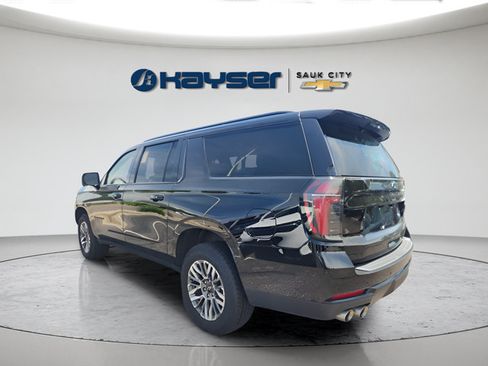 Used 2025 Chevrolet Suburban Z71 AWD/4WD image 4