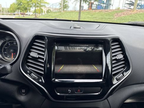 Used 2020 Jeep Cherokee Limited FWD image 26