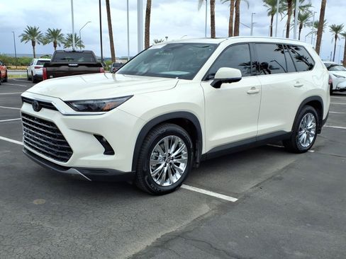 Certified 2024 Toyota Grand Highlander AWD image 8