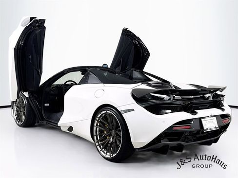 Used 2022 McLaren 720S Spider image 5
