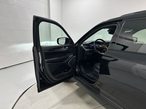 Used 2022 Jeep Grand Cherokee L Laredo AWD/4WD image 23