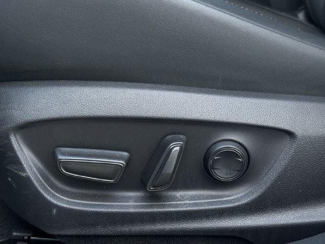 Used 2025 Toyota Prius FWD image 26