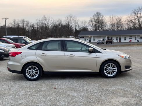 Used 2018 Ford Focus SE FWD image 6