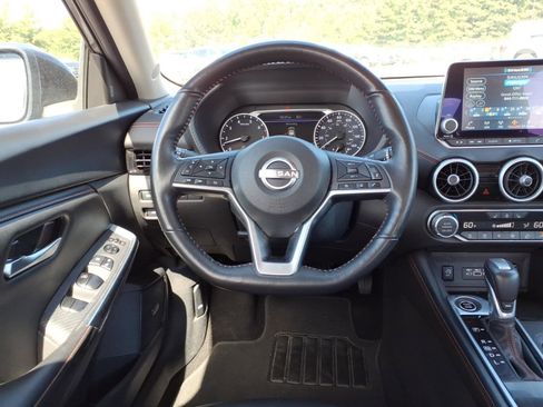 Used 2025 Nissan Sentra SR w/ SR Premium Package FWD image 19
