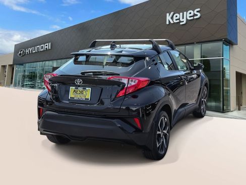 Used 2021 Toyota C-HR XLE FWD image 4