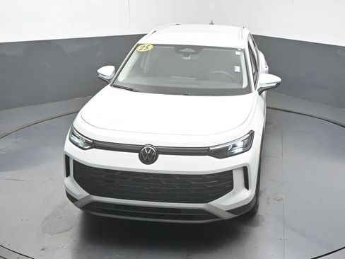 Certified 2025 Volkswagen Tiguan SE image 44