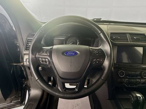 Used 2018 Ford Explorer XLT w/ Equipment Group 202A AWD/4WD image 16