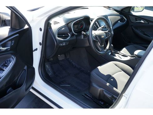 Used 2018 Chevrolet Malibu LS image 13