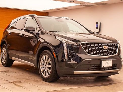 Used 2023 Cadillac XT4 Premium Luxury image 5