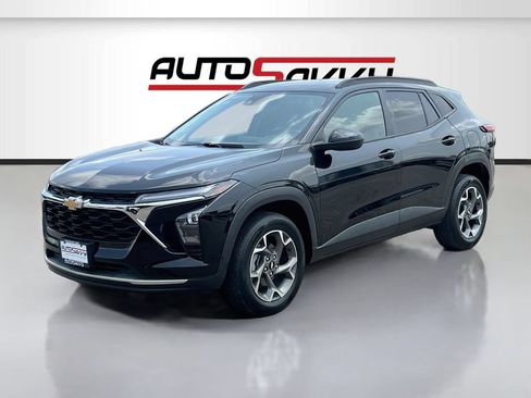 Used 2024 Chevrolet Trax LT w/ Driver Confidence Package FWD image 3