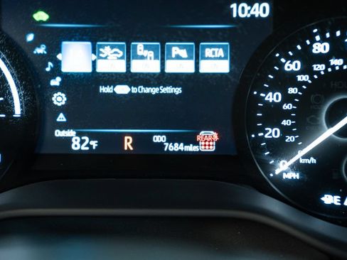 Used 2025 Toyota Sienna XLE FWD image 46
