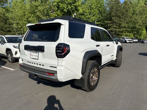 Certified 2025 Toyota 4Runner Trailhunter AWD/4WD image 11