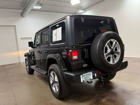 Used 2022 Jeep Wrangler Unlimited Sahara AWD/4WD image 35