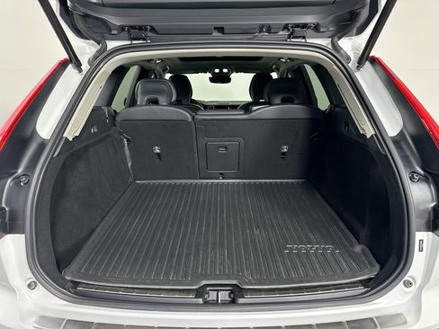 Used 2023 Volvo XC60 B5 Plus image 18