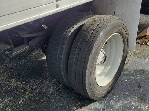 Used 2015 Ford F550 2WD Regular Cab Super Duty image 5