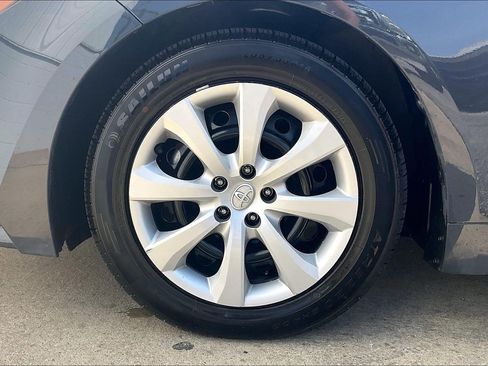 Used 2025 Toyota Corolla LE FWD image 11