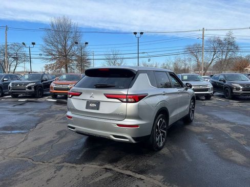 Used 2024 Mitsubishi Outlander SE image 7