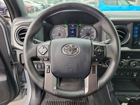 Used 2019 Toyota Tacoma TRD Off-Road w/ Technology Package image 27