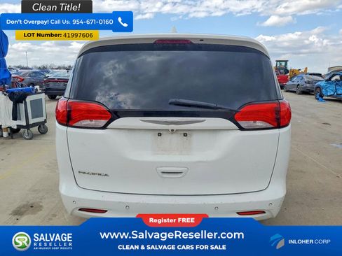 Used 2017 Chrysler Pacifica Touring image 8
