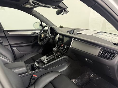 Certified 2026 Porsche Macan AWD/4WD image 16