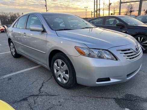 Used 2009 Toyota Camry LE FWD image 3
