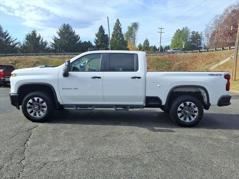 Used 2023 Chevrolet Silverado 2500 Custom w/ Custom Convenience Package image 6