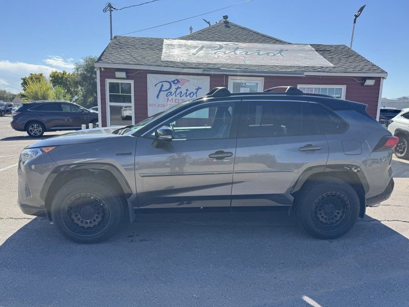 Used 2021 Toyota RAV4 XSE AWD/4WD image 2